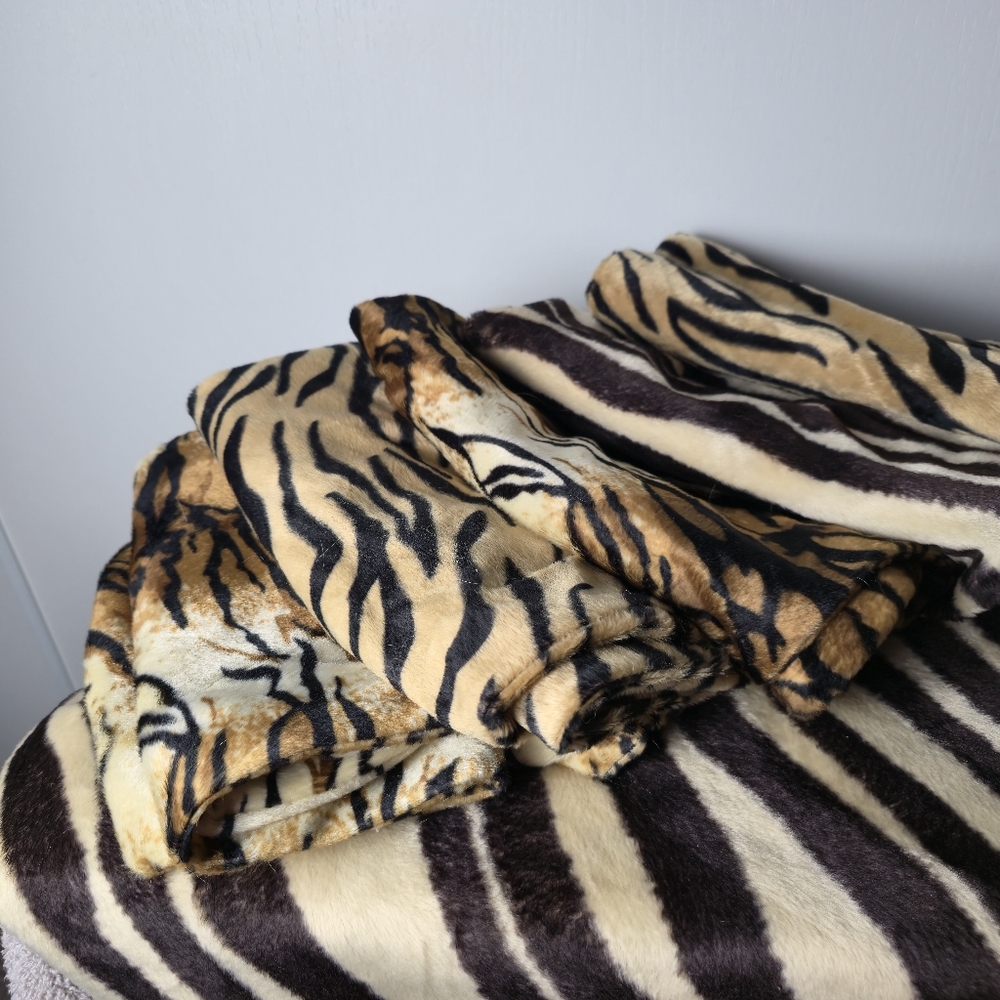 European Square 3 Different Pair Of 26×26 Animal Print - Picture 5 of 7